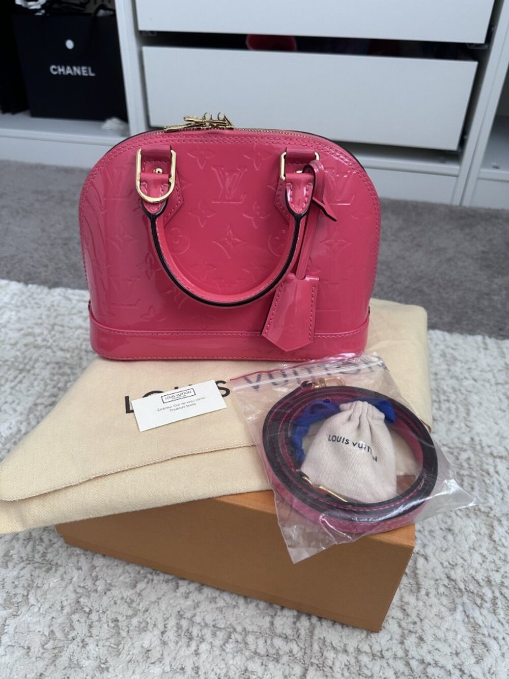 Louis Vuitton Alma BB Vernis Leather